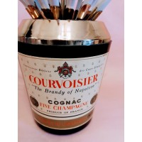 Podajnik do papierosów w formie butelki COURVOISIER Cognac, z pozytywką